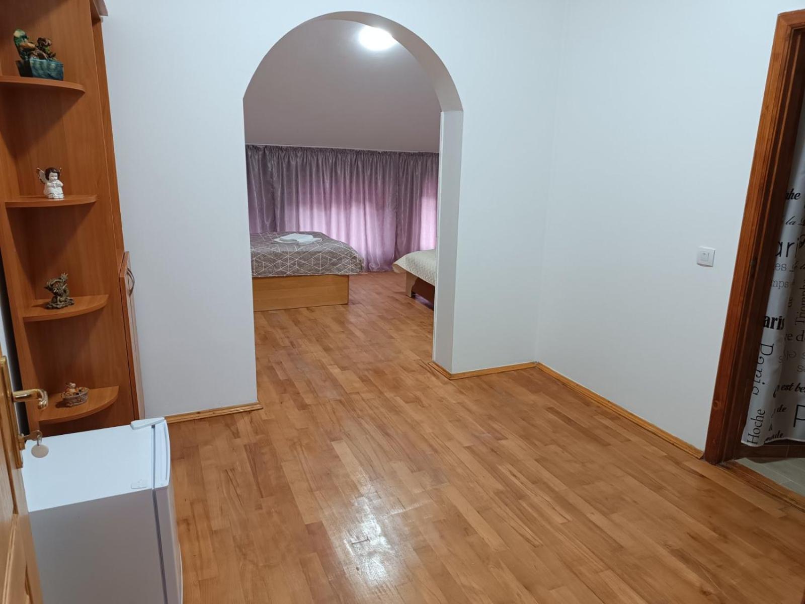 Hotel Daniel Mukacheve Ngoại thất bức ảnh
